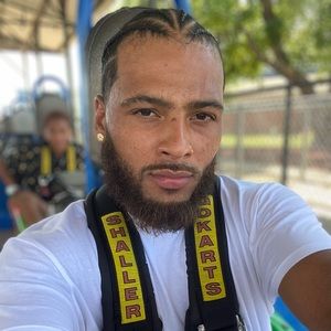 Meet your Posher, Derrick